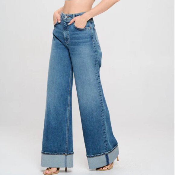 Wide Bell Bottom CuffJeans